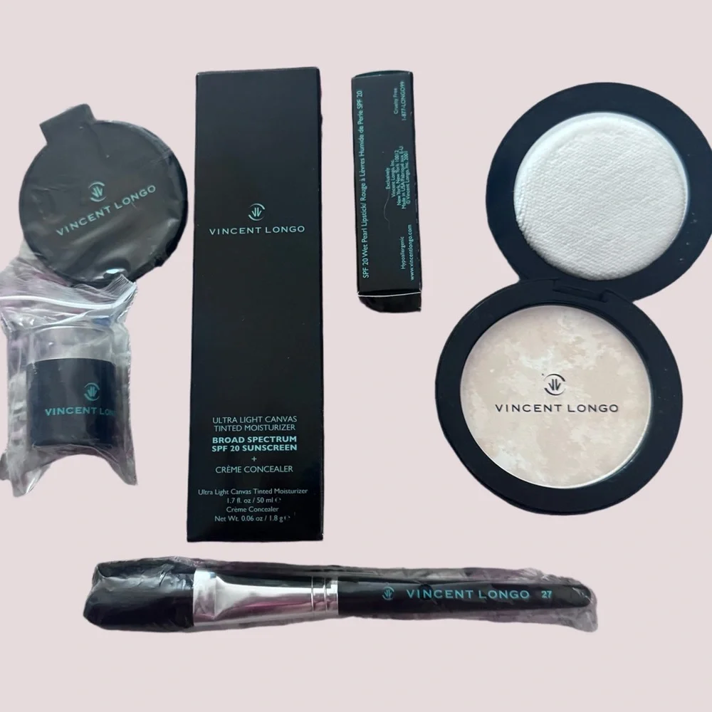 NWT Vincent Longo Makeup‎ Set with Brush and Mirror
